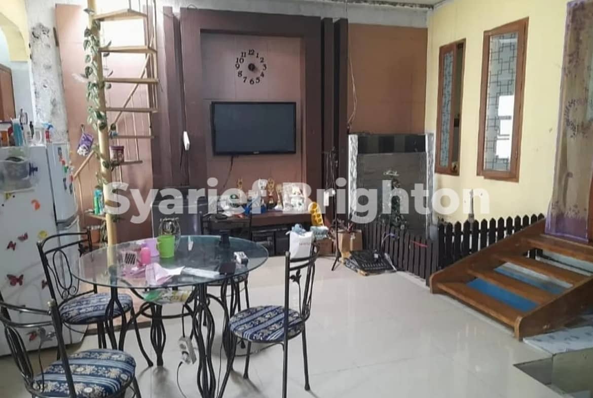 ruang keluarga dan ruang makan rumah 2 lantai di jl. budi cimahi utara dekat setra duta